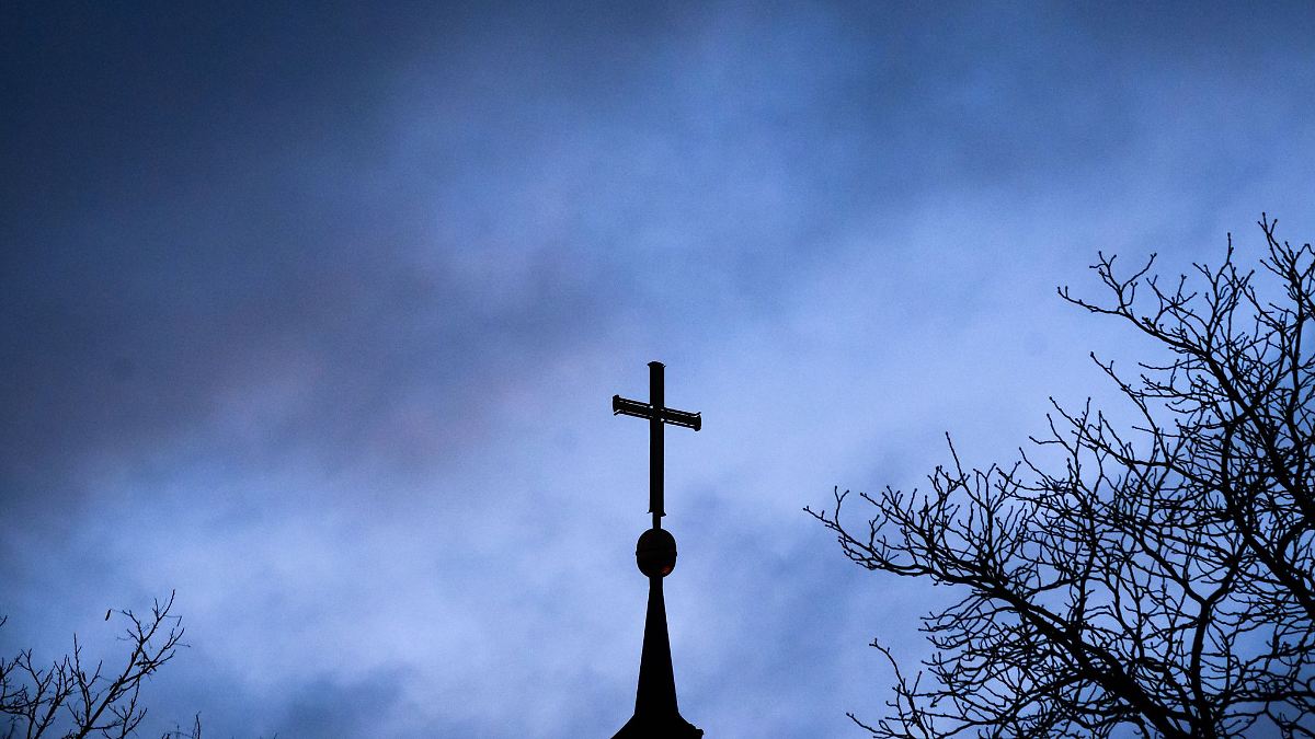 Hamburg & Schleswig-Holstein: Vater soll Sohn zu bezahltem Sex mit Pastor gezwungen haben