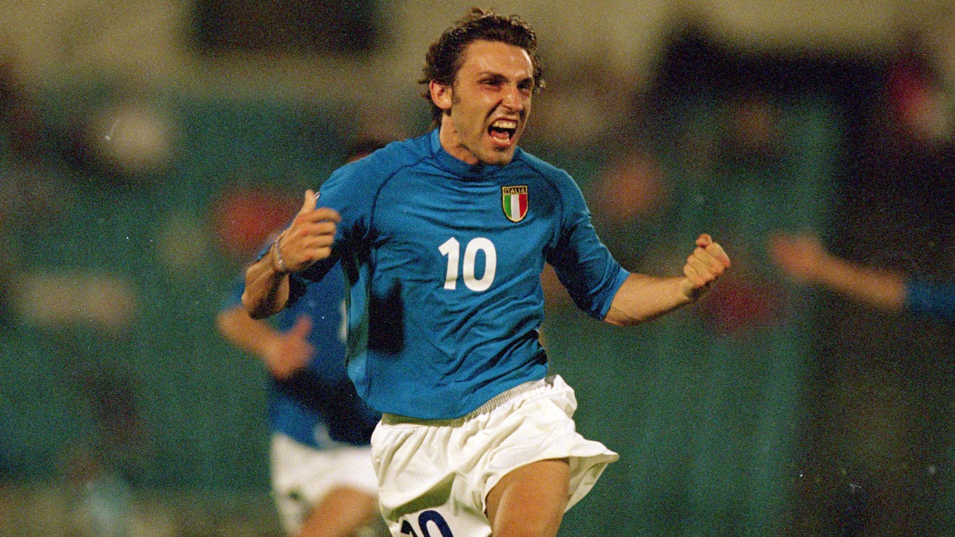 <strong>2000: Andrea Pirlo (Italien)</strong><br><strong>Turniertore:</strong> 3<br><strong>A-Länderspiele-/Tore:</strong> 116/13<br><strong>Erfolge:</strong> Weltmeister (Italien), 2x Champions-League-Sieger, 2x UEFA-Supercup-Sieger, Klub-Weltmeister (alles AC Mailand), 6x Italienischer Meister (4x Juve, 2x Milan), 3x Italiens Fußballer des Jahres<br><strong>Letzter Verein:</strong> New York City