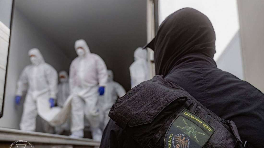 Ukraine-Krieg: Leichen ukrainischer Soldaten werden in die Ukraine zurückgebracht (Aufnahme vom 11. Juni).