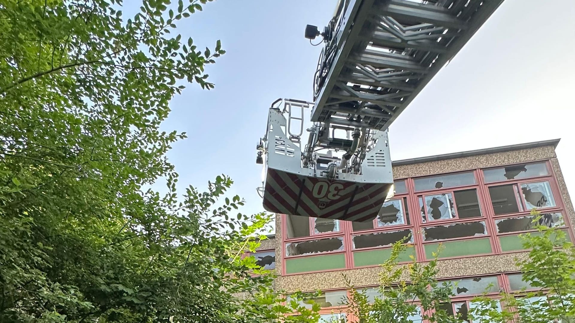 Blick auf die betroffenen Schule (Archivbild): Die Feuerwehr musste am Sonntag zu einem Brand in Essen-Schonnebeck ausrücken.