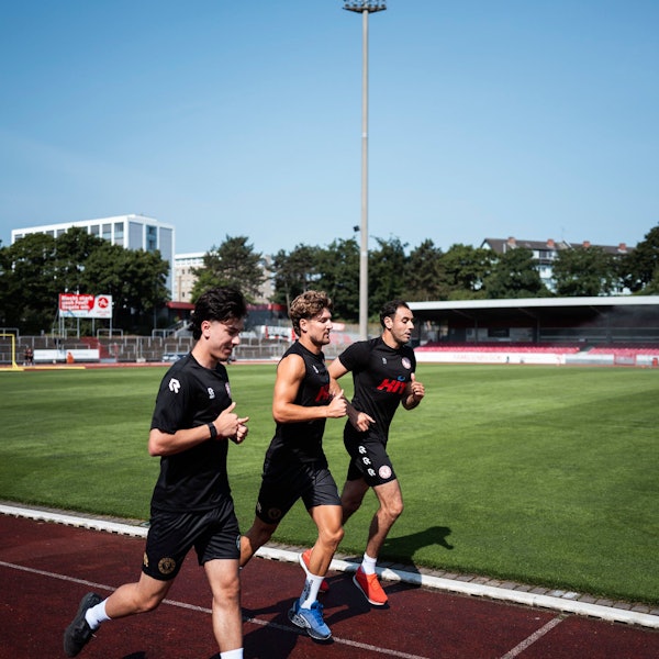 Fortuna Kölns Profis während der Leistungsdiagnostik im Südstadion