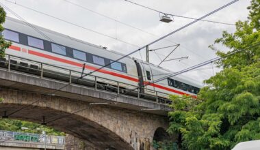 ICE bei Köln auf Brücke evakuiert! Deutsche Bahn räumt über Stunden | Regional