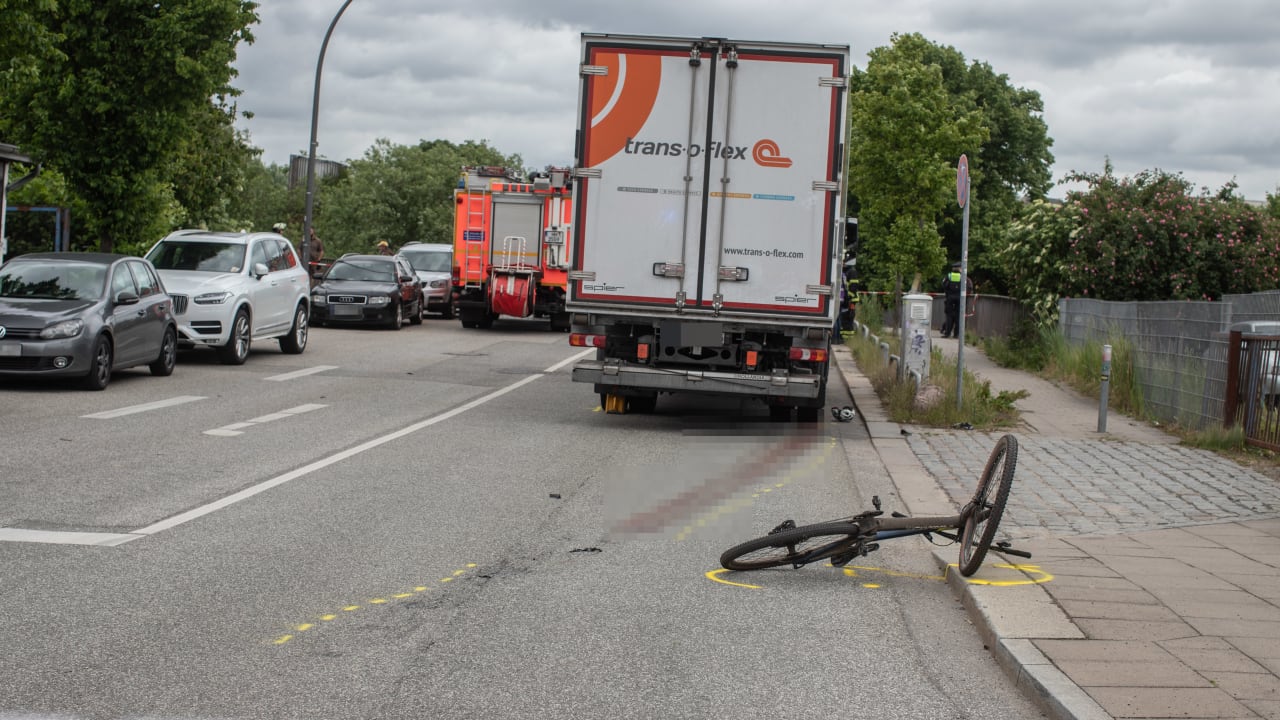 Hamburg: Radfahrer (53) stirbt fünf Tage nach Unfall mit Laster | Regional