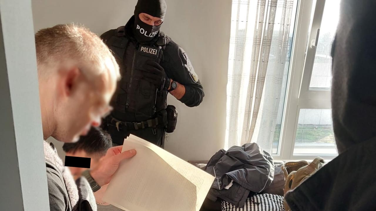 Hamburg: Fälscherring von der Bundespolizei ausgehoben | Regional