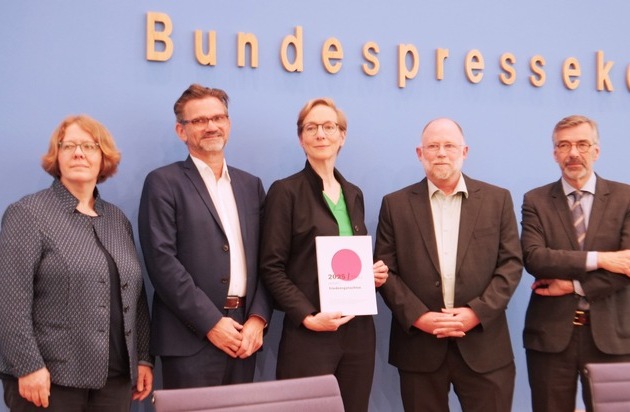Friedensgutachten 2025 vorgestellt: Frieden retten!