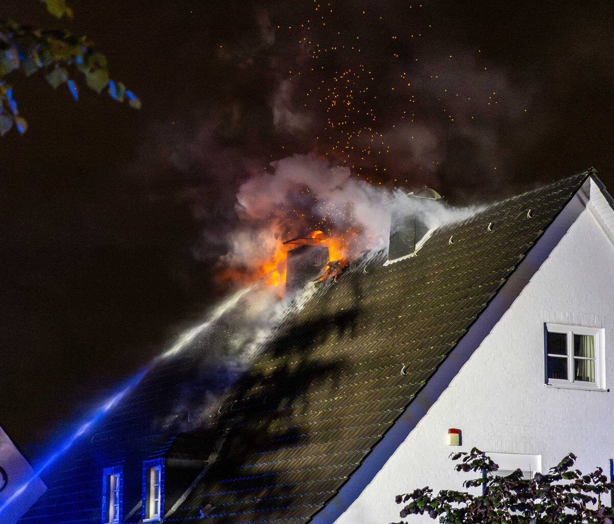 Feuer in Essen: Brand nach vermutetem Blitzeinschlag
