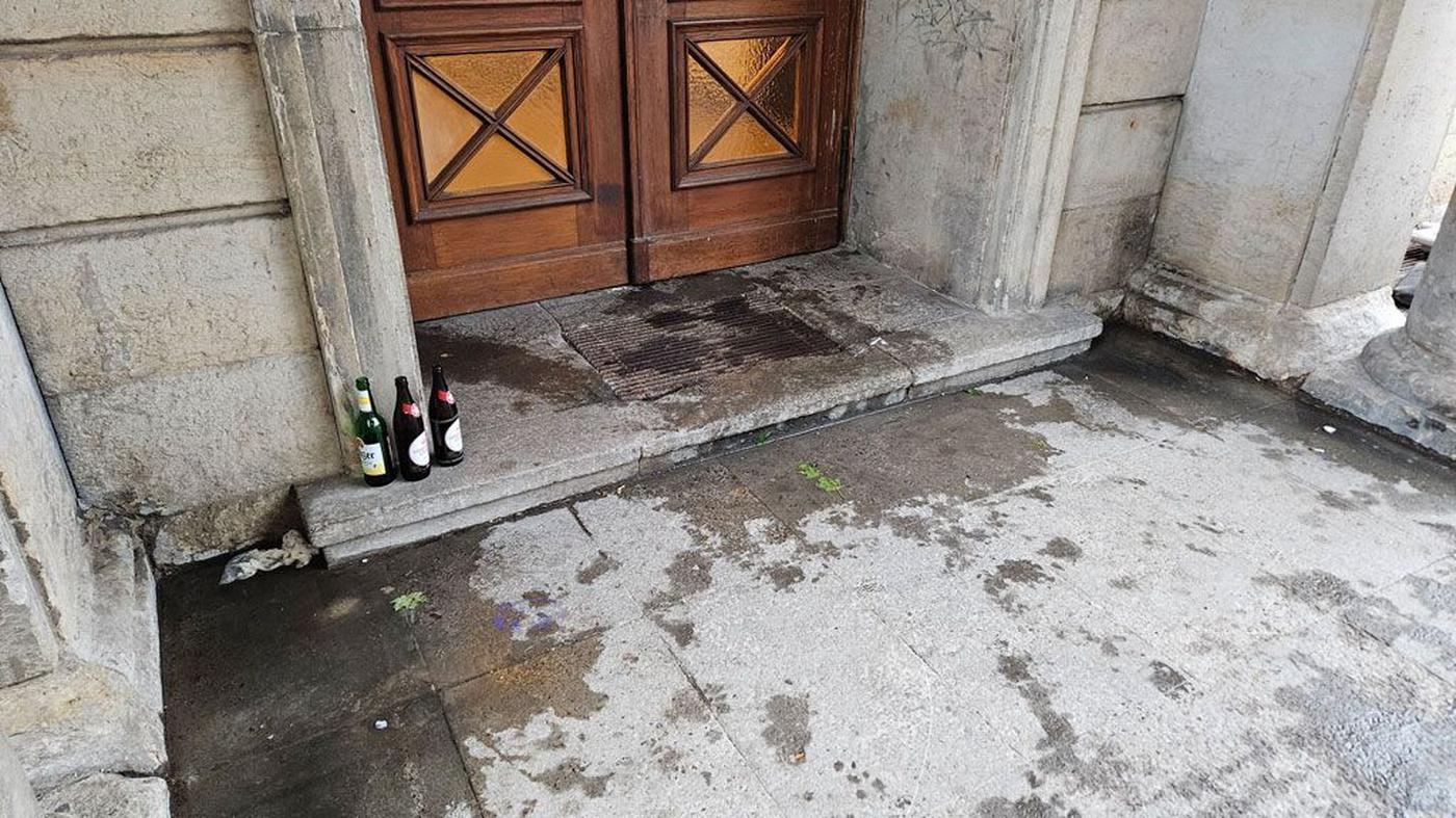 Anwohner beklagen vollgepinkelte Hauseingänge beim Karneval der Kulturen