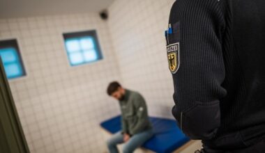 Bundespolizeidirektion München: Zwei Migranten müssen in Zurückweisungshaft/ ...