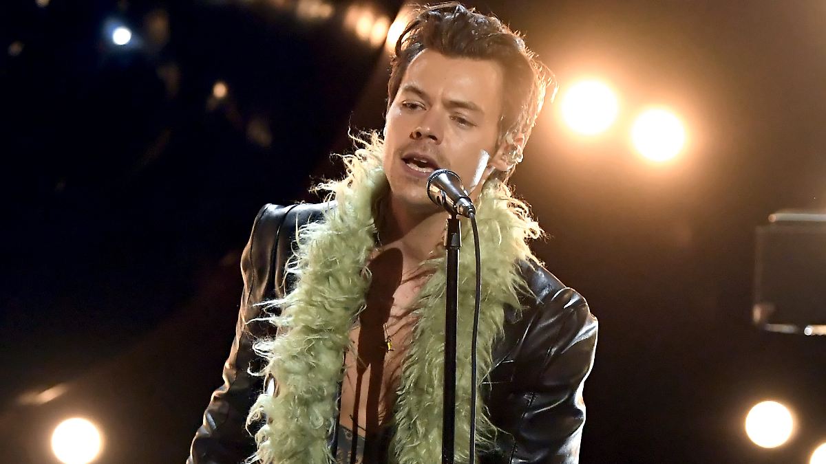 Kreisch!: Harry Styles knutscht eine Unbekannte