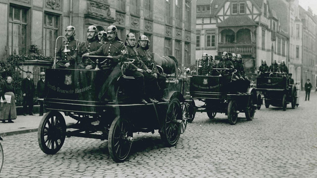 Elektromobilität: Feuerwehr fuhr schon vor 120 Jahren mit E-Autos | Leben & Wissen