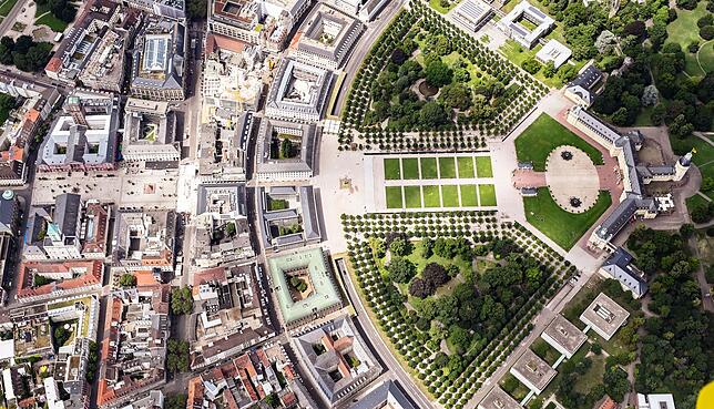 Hübsch ist die Karlsruher Innenstadt mit dem Schloss. Und auch sonst hat die Stadt Experte zufolge eine hohe Lebensqualität.