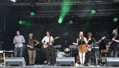 1.500 Fans feiern: Spenge’s Warmenau Open Air heizt den Besuchern mächtig ein