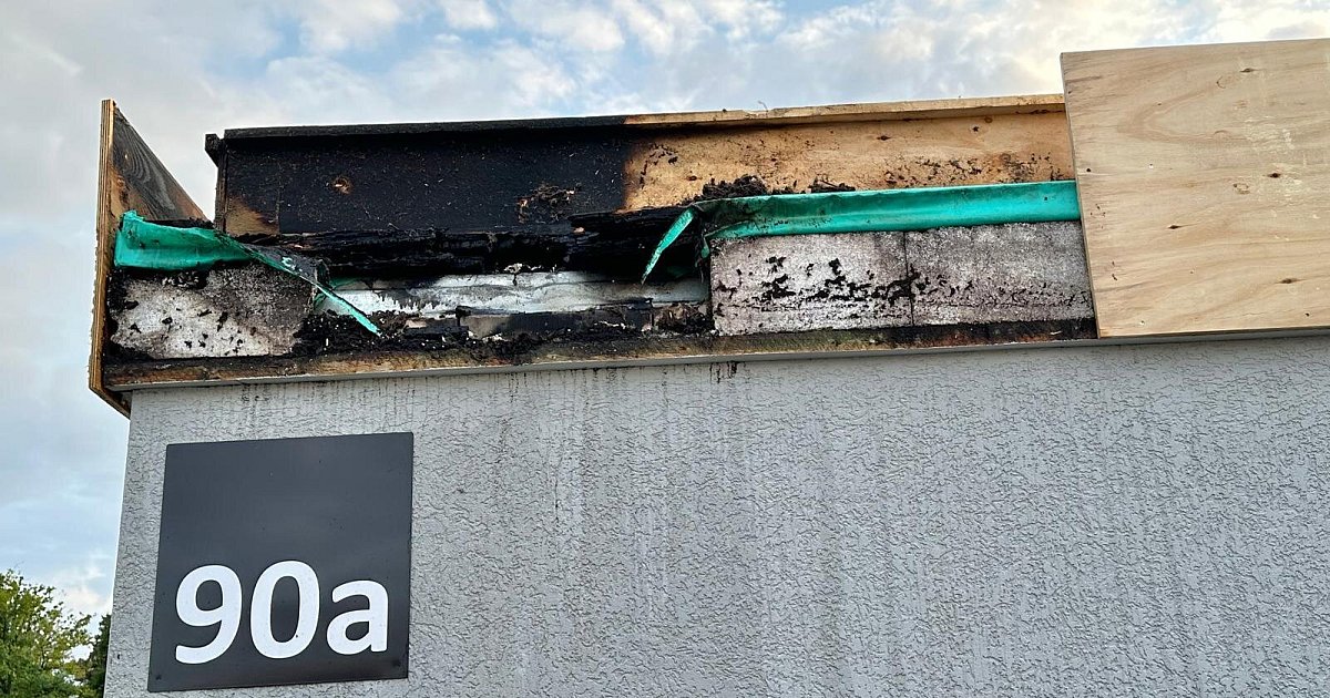 Bielefelder Feuerwehr bekommt Dachbrand mit neuem Löschgerät schnell unter Kontrolle
