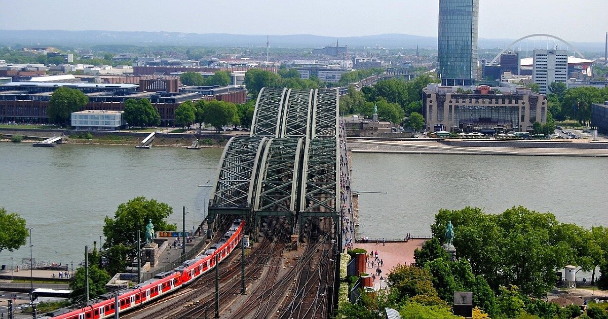 20.000 Menschen von Bombenevakuierung in Köln betroffen – Zugverkehr beeinträchtigt
