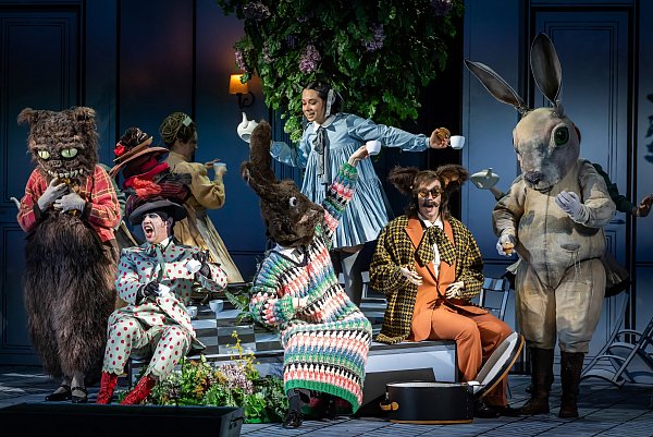 Alice im Wunderland feiert Premiere im Stadttheater - © Sarah Jonek
