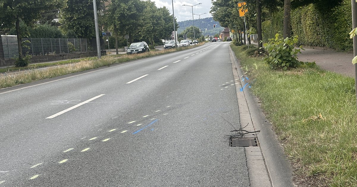 Bielefelderin lebensgefährlich verletzt – Unfallfahrer lässt sie einfach liegen