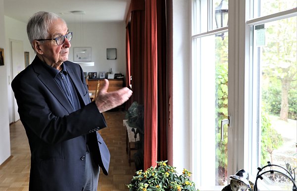 Klaus Töpfer in seinem Haus in Höxter. - © Simone Flörke