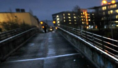 Attacke am Bielefelder Boulevard: Schläger mit roter Trainingsjacke gesucht
