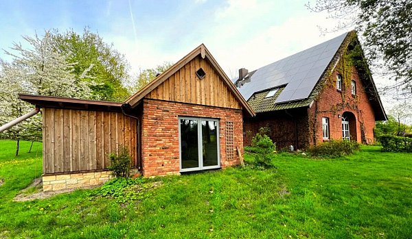 Das fertige Tiny House auf dem Hofgelände in Versmold im Kreis Gütersloh. - © Architekturbüro Spooren