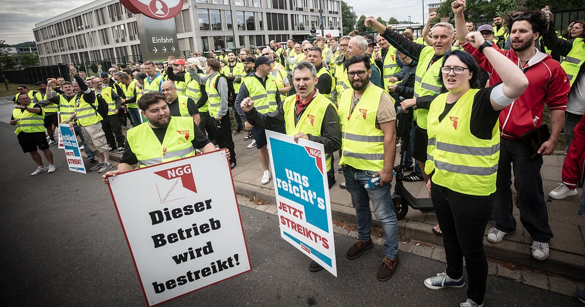 Puddingproduktion lahmgelegt: Warnstreik bei Dr. Oetker in Bielefeld und Lippe