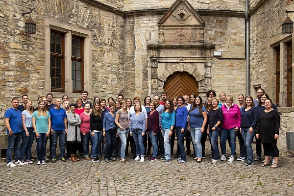 Der Junge Gospelchor Bielefeld mit Chorleiterin Kamilla Matuszewska. - © NW-Archiv