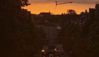 “SanFranLuWu” verzaubert mit Sonnenuntergang, Oldtimer und Straßenbahn-Romantik – Du bist Halle