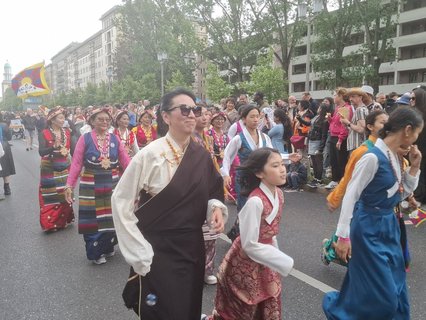 Der Verein der Tibetaner in Deutschland erreicht an 35. Stelle den U-Bahnhof Weberwiese.