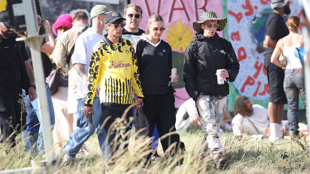 One-Direction-Star Louis Tomlinson feiert BVB bei Glastonbury Festival | Unterhaltung