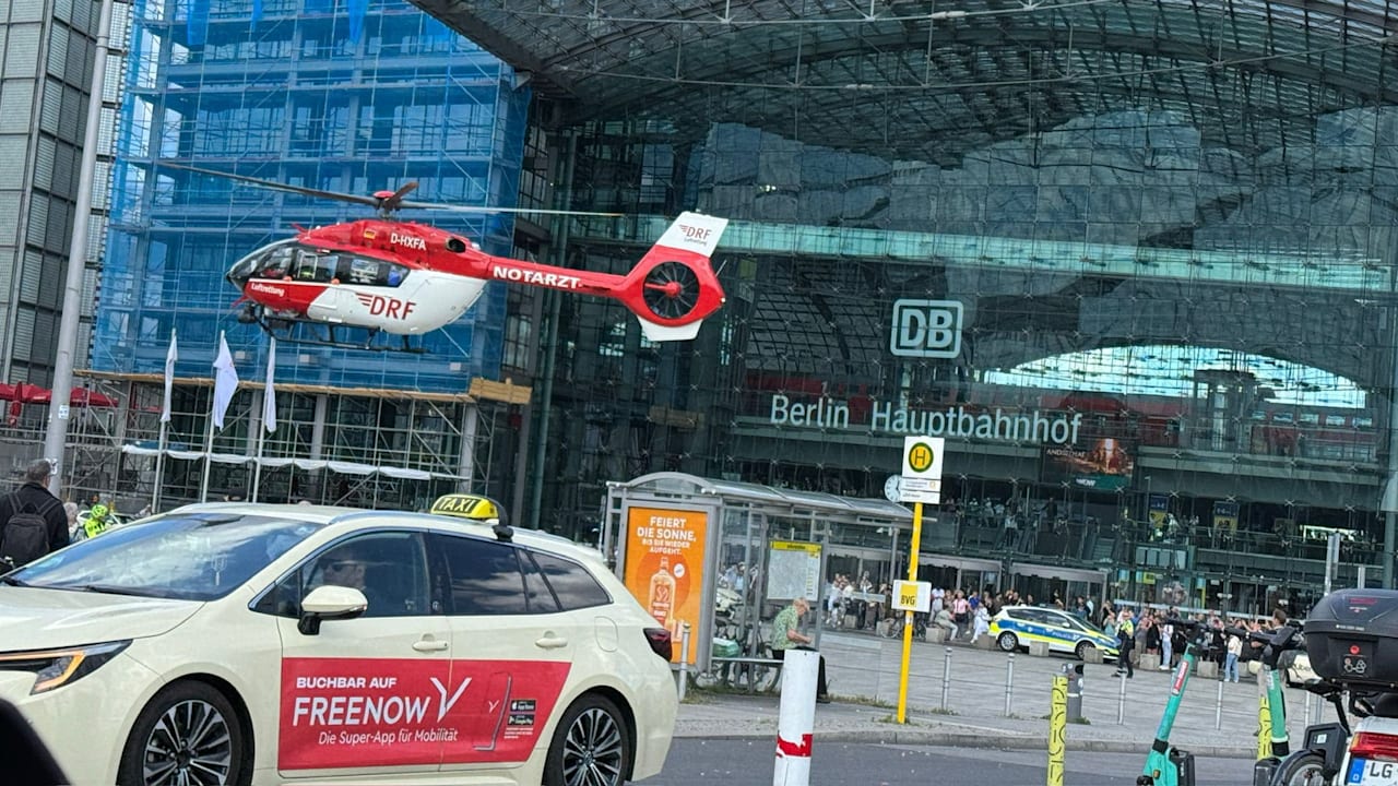 Hauptbahnhof Berlin: Mann springt auf Bahn-Mitarbeiter – Lebensgefahr! | Regional