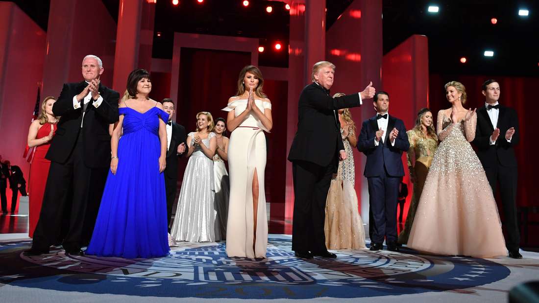Drei Ehefrauen, vier Geschwister, fünf Kinder, zehn Enkelkinder: Donald Trumps Familie wächst und wächst. Wir stellen Donalds Lieblingskinder, die Ex-Frauen und den Rest des Trump-Clans vor.