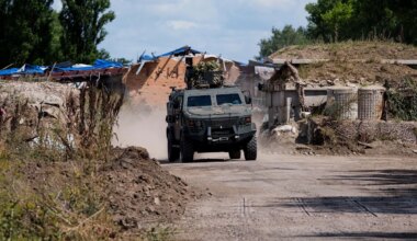 Krieg in der Ukraine - Bericht: Drei Tote bei russischem Drohnenangriff in Sumy - Politik