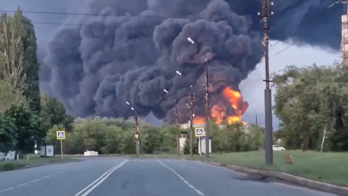 Lok nach Explosion entgleist: Ukraine greift Russland an - Militärflugplätze getroffen?