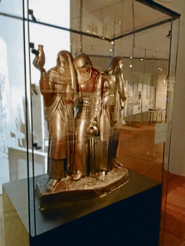 »Die drei Marien«, Bronzeskulptur von Henryk Kuna, 1935