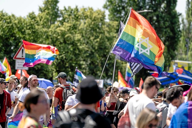 »Wir halten zusammen dagegen«: 6. Marzahn-Pride