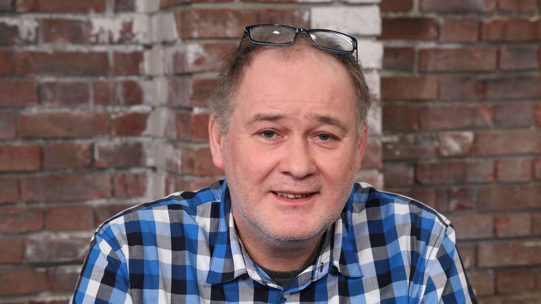 Bei „Bares für Rares“ (ZDF) ist Walter „Waldi“ Lehnertz als Händler von Beginn an (seit 2013) dabei. Als das Markenzeichen des Hobbyanglers gelten Erstgebote von 80 Euro für oft auch höherwertige Objekte.