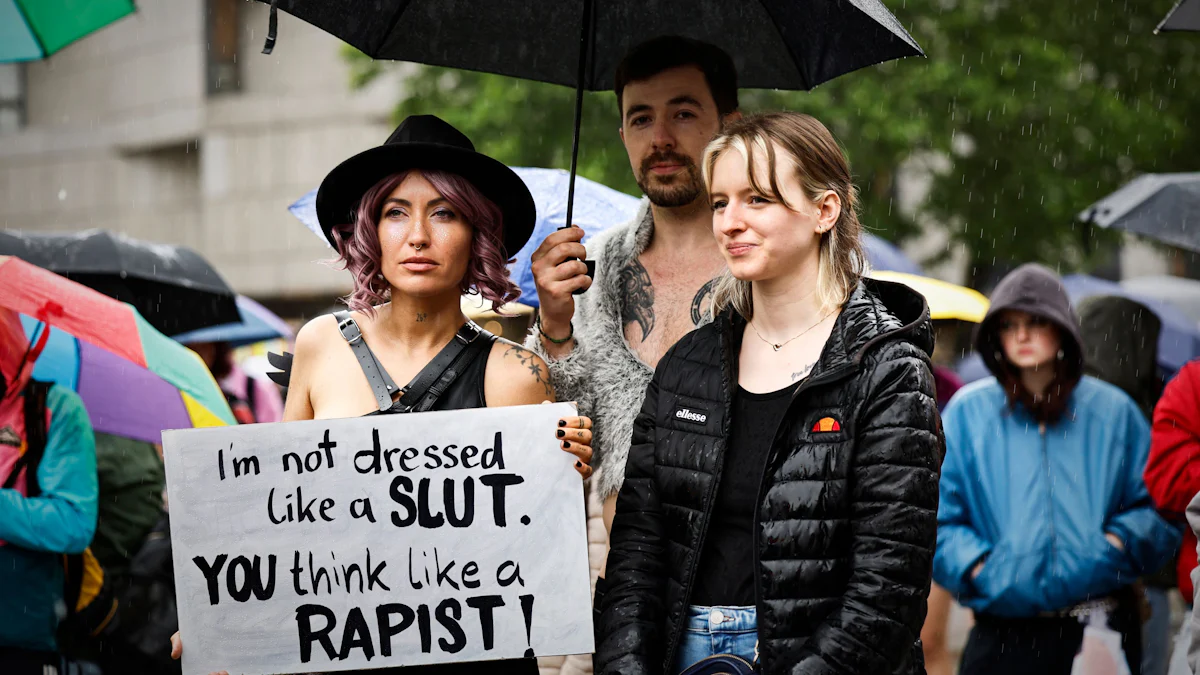 München: Hunderte Menschen demonstrieren beim Slutwalk für sexuelle Selbstbestimmung und gegen sexuelle Gewalt - München