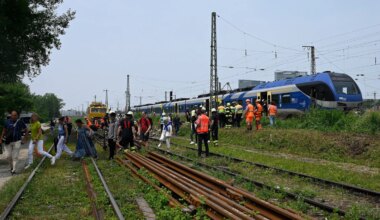 München: Feuerwehr räumt Regionalzug nach Oberleitungsschaden - München