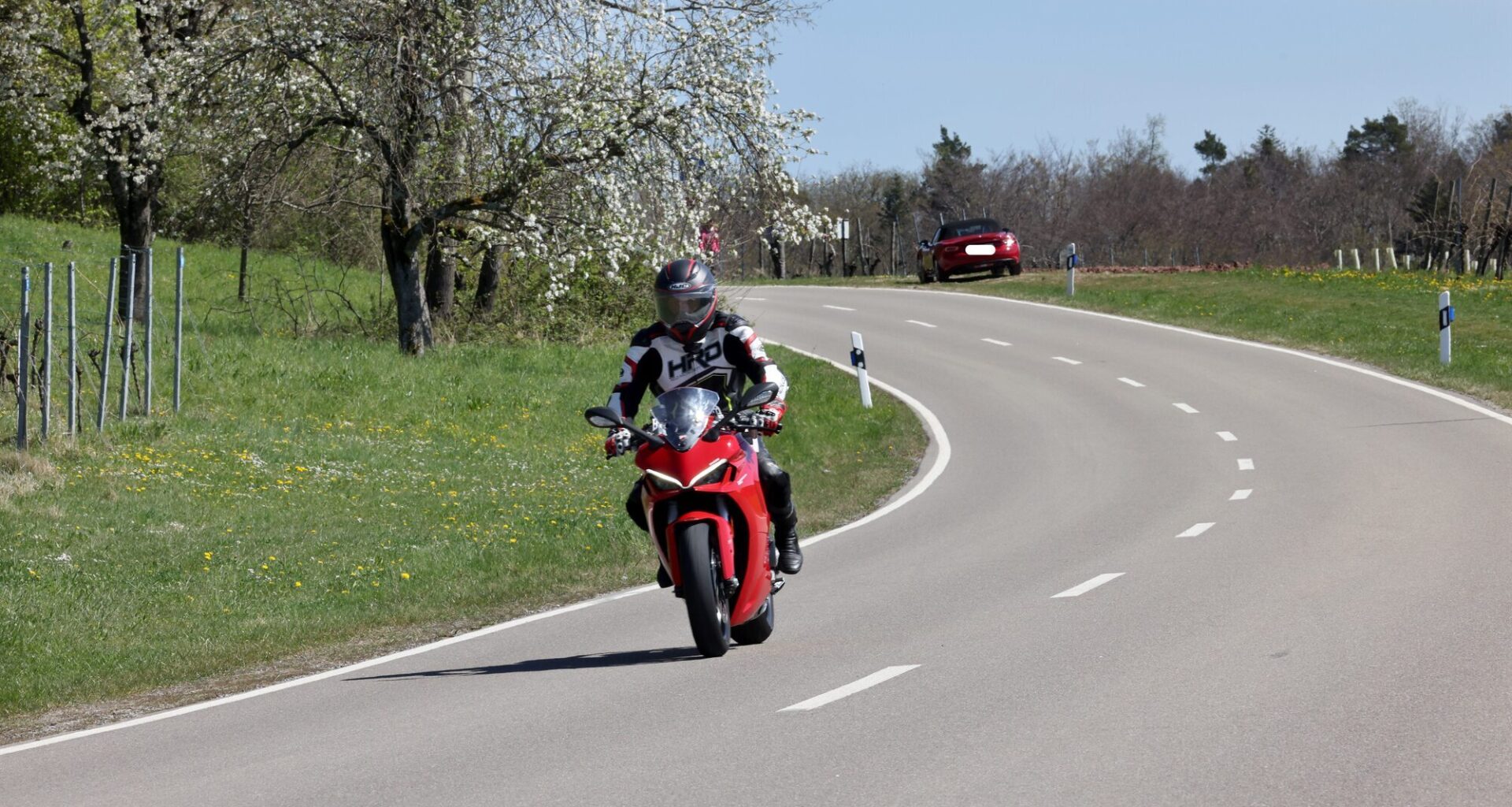Unfall in Stuttgart: Motorradfahrer (20) lebensgefährlich verletzt - Nachrichten aus Stuttgart