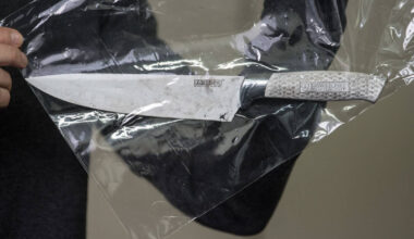 Mannheim: Mann mit Brotmessern will Scheibe mit Stuhl einschlagen - Polizeiberichte aus Rhein-Neckar-Odenwald