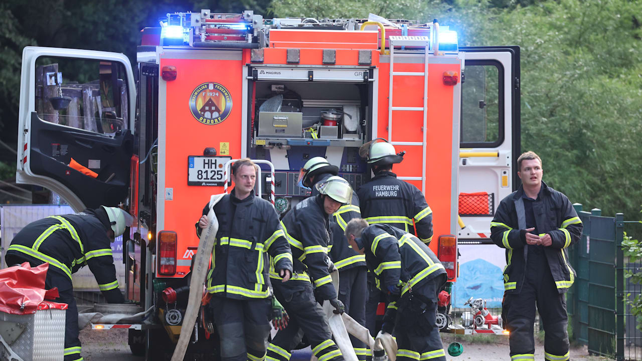 Rentnerin droht zu ersticken: Nachbar verhindert Feuer-Tod in Hamburg | Regional