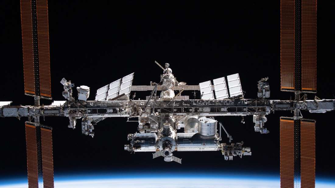 Die Internationale Raumstation ISS im November 2021, fotografiert von Bord einer „Crew Dragon“-Raumkapsel. (Archivbild)