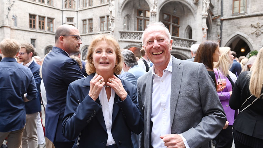 Waren gemeinsam mit einem Bus voller ehemaliger Landtagsabgeordneter unterwegs: Hildegard Kronawitter und Hep Monatzeder.