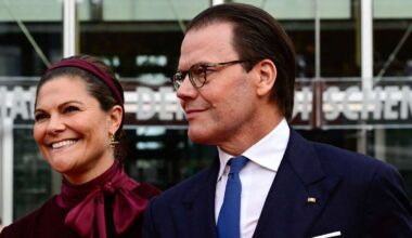 Kronprinzessin Victoria schmunzelt über Prinz Daniels unbeabsichtigten Fehltritt
