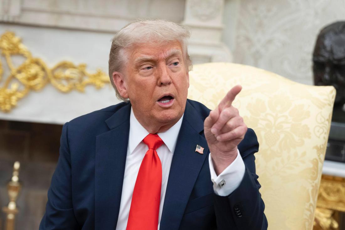 Donald Trump reagiert auf den ukrainischen Drohnenangriff mit scharfer Kritik. Die US-Politik gegenüber der Ukraine könnte sich aufgrund der Eskalation ändern.