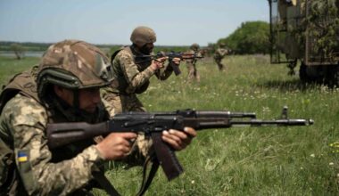 Kiew legt russische Flughäfen mit neuem Drohnenangriff lahm