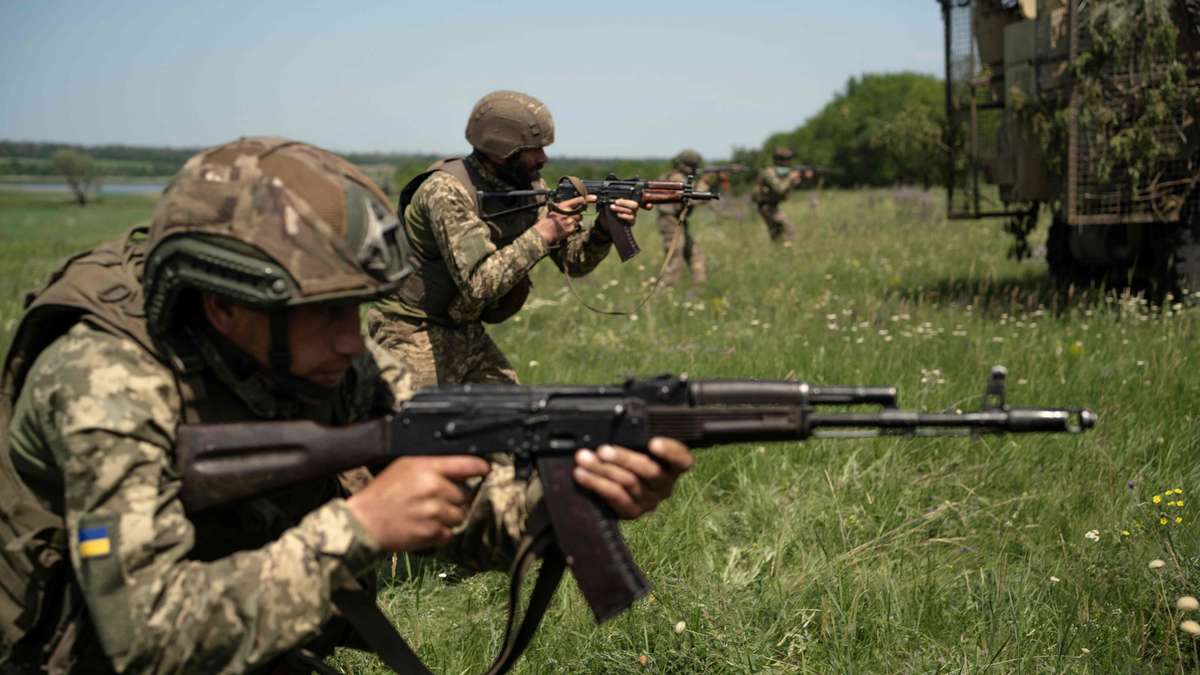 Kiew legt russische Flughäfen mit neuem Drohnenangriff lahm