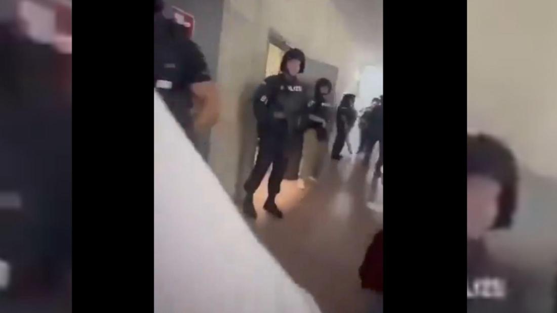 Amoklauf in Österreich: Ein Screenshot aus einem Video, das mutmaßlich eine Schülerin bei der Evakuierung der Schule in Graz aufnahm. 