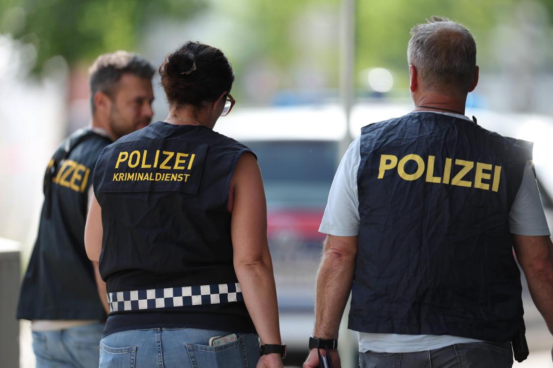 Gegen 11.30 Uhr, anderthalb Stunden nach dem Amokalarm, war die Schule bereits evakuiert und galt als gesichert.