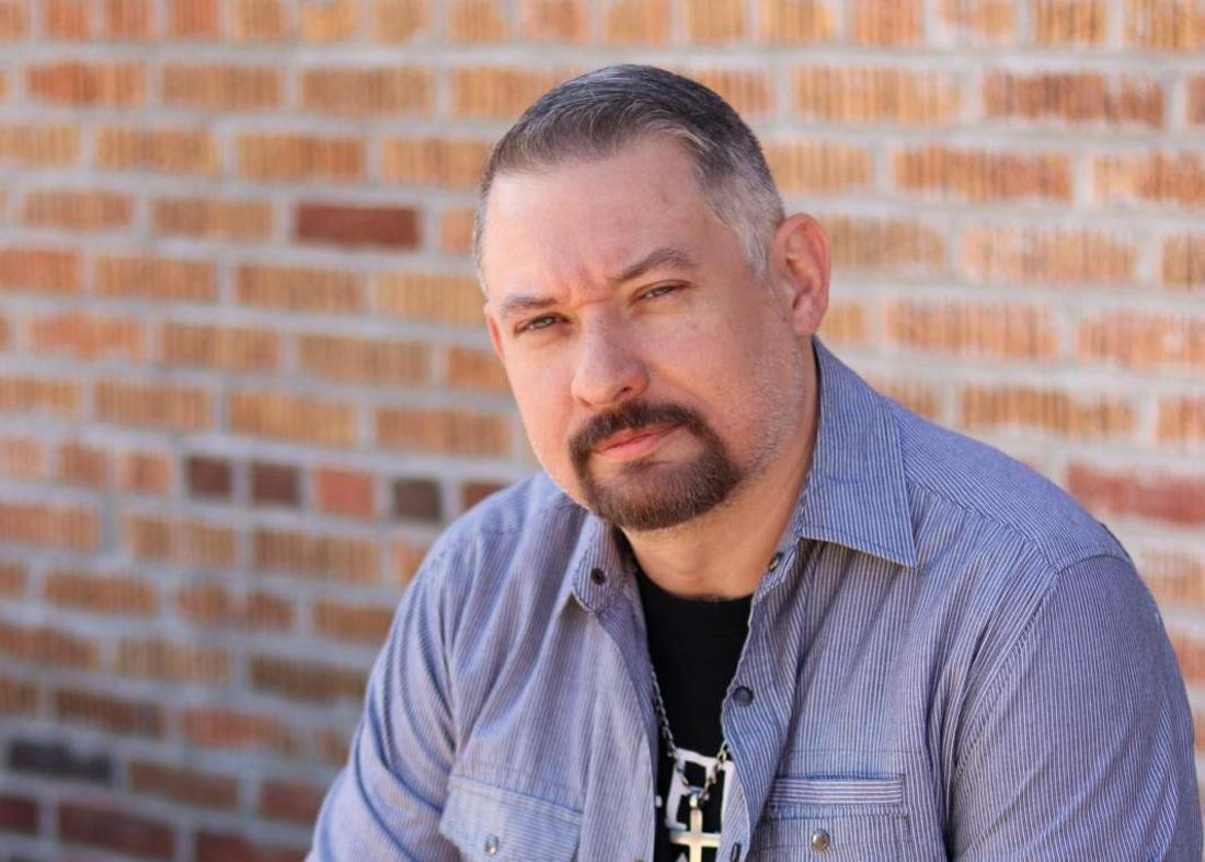 Proträt von Ethan Cross