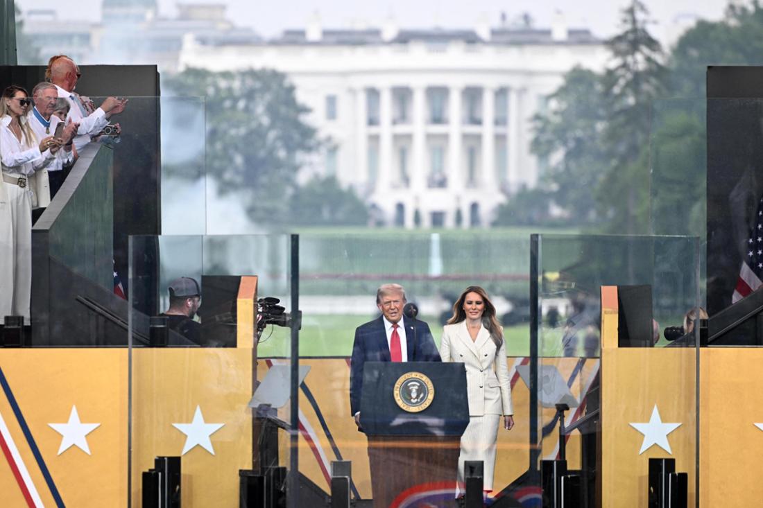 Trump und Melania bei der Militärparade in Washington.